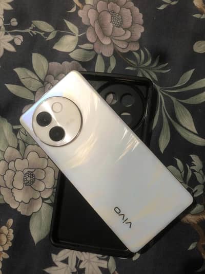 Vivo V30
