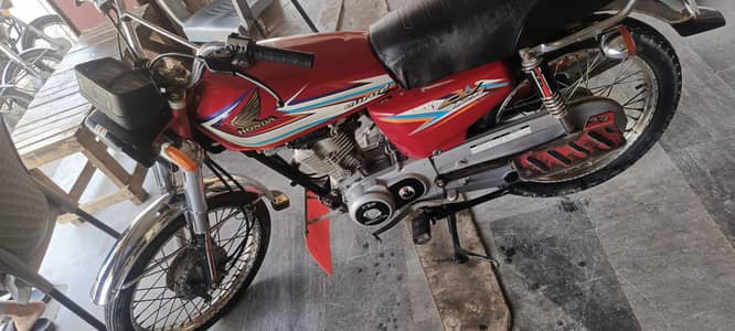 Honda 125 model 2015 all Punjab. bio on spot