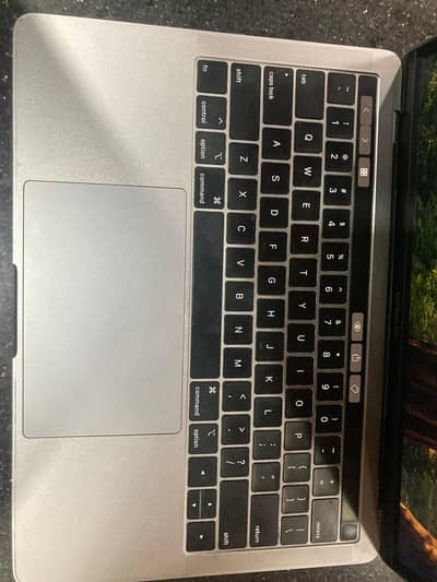 Mac book pro2019 Retina DisplaySsdlaptop excellent condition
