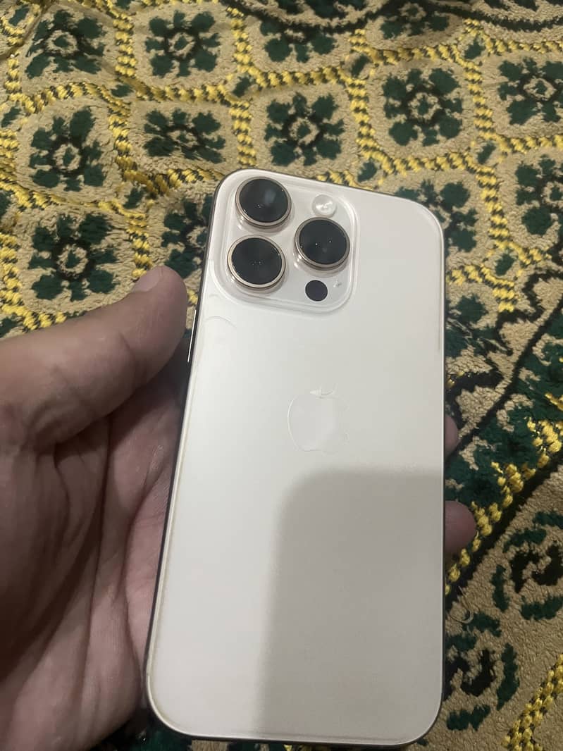 Apple iPhone 16 Pro 2