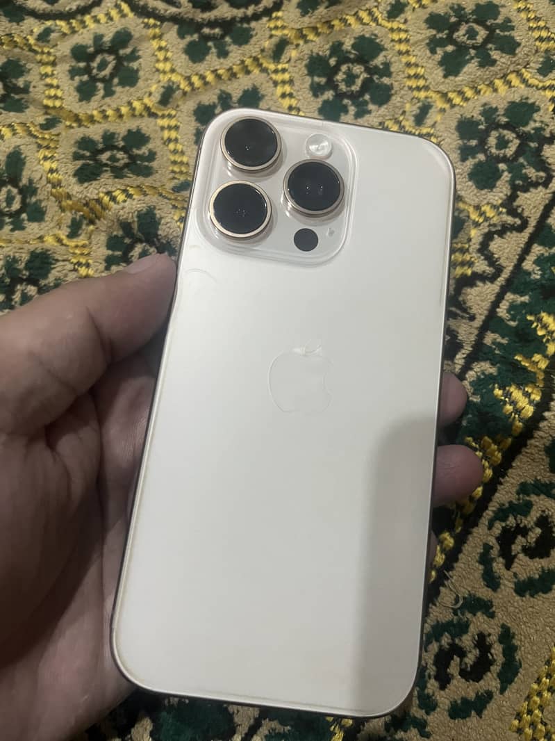 Apple iPhone 16 Pro 3