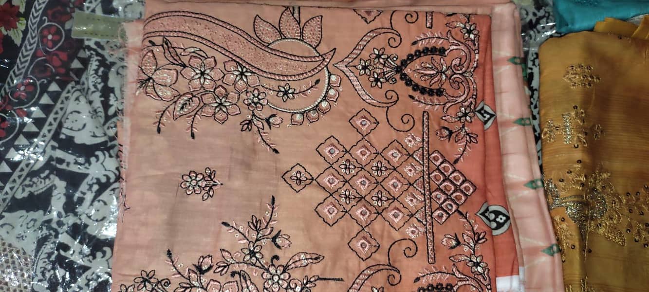 لیڈیز پیور لان سوٹ سیل انتہائی مناسب قیمت میں دستیاب ہیں 0
