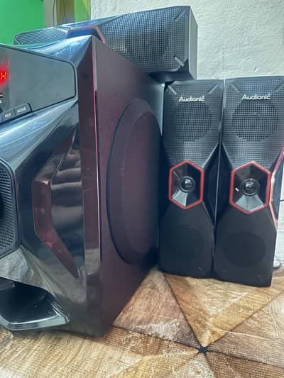 Brand New Audionic speakers 10/10 condition with box with remote