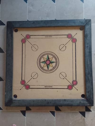 Carrom board