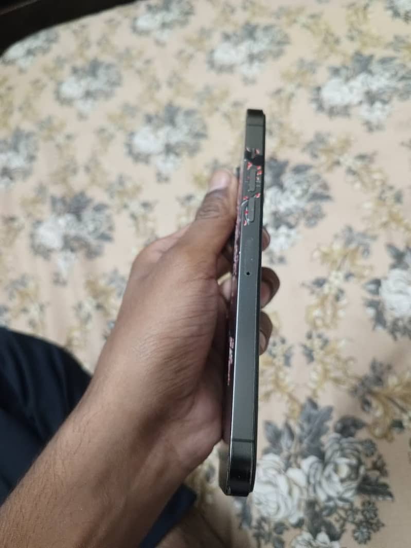 Apple iPhone 13 Pro Max 3