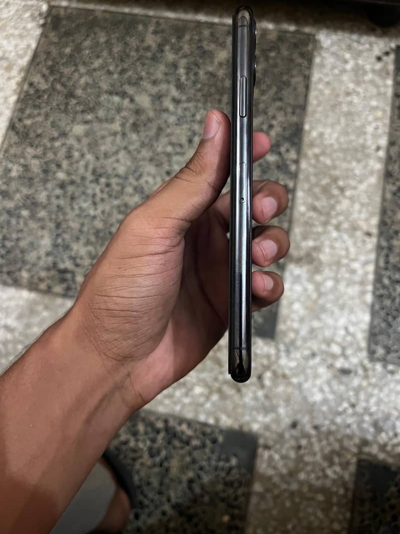 iPhone 11 Pro Max 3