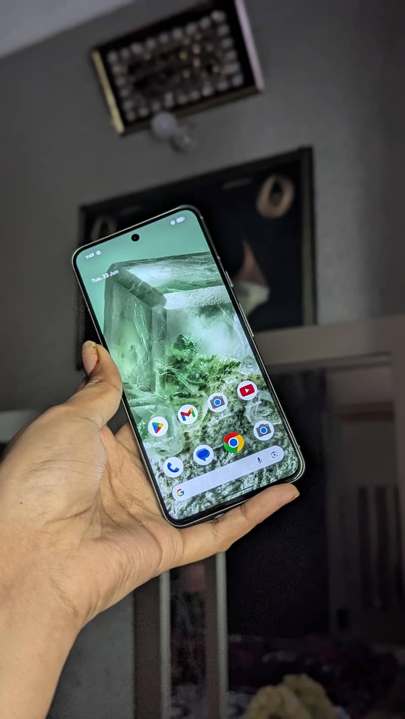Google Pixel 8 4