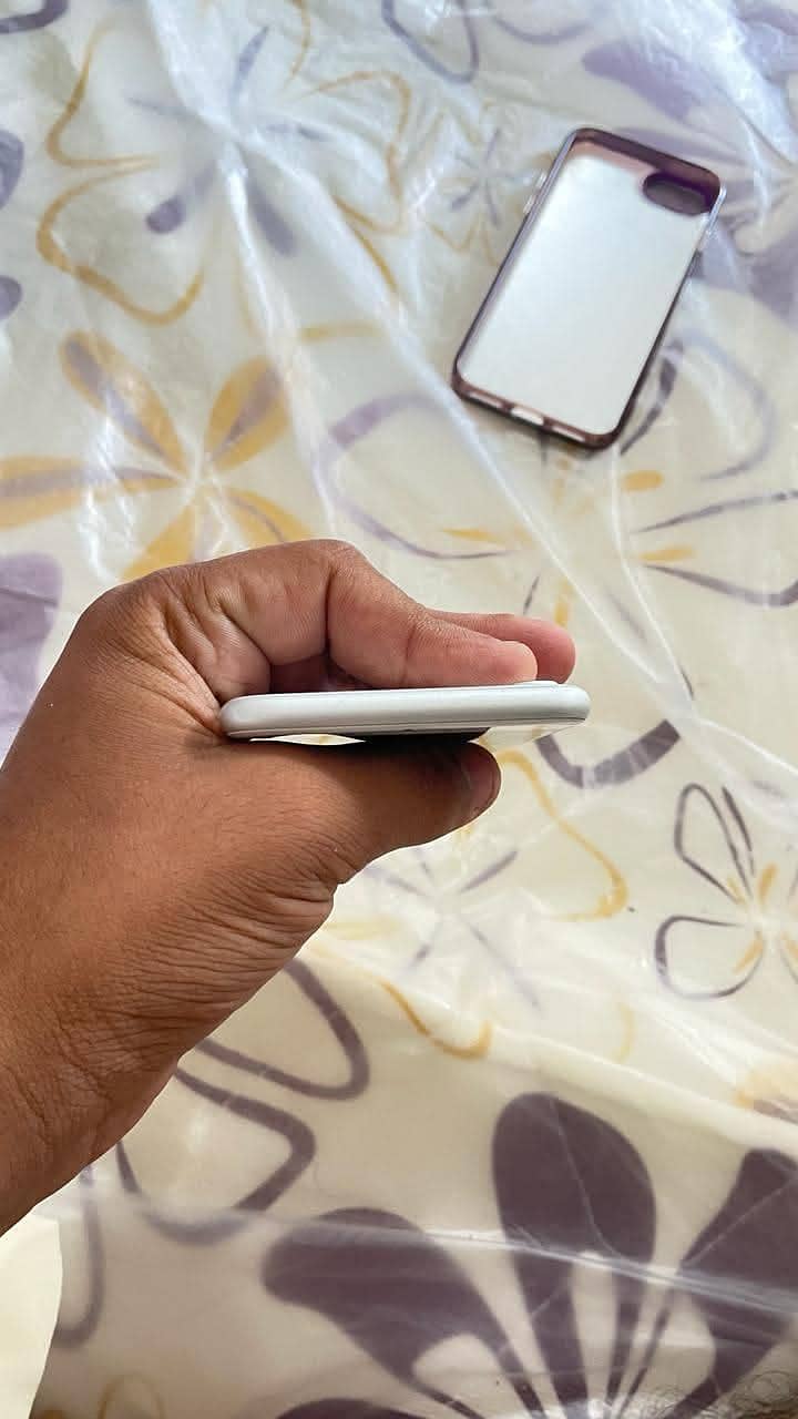 Apple iPhone 7 3