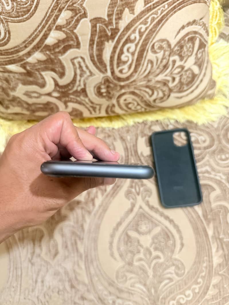 Apple iPhone 11 0