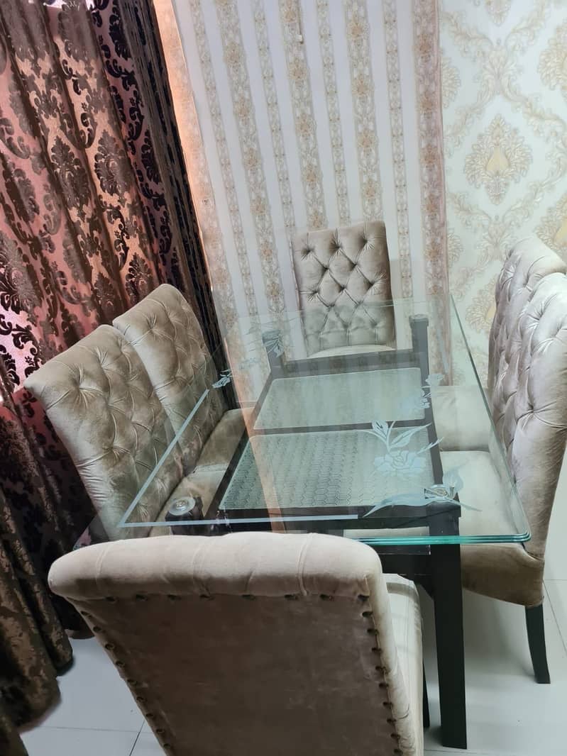 6 seater Dining Table 0