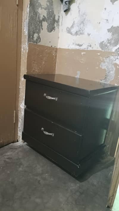 Bed with 2 side tables and dressing table