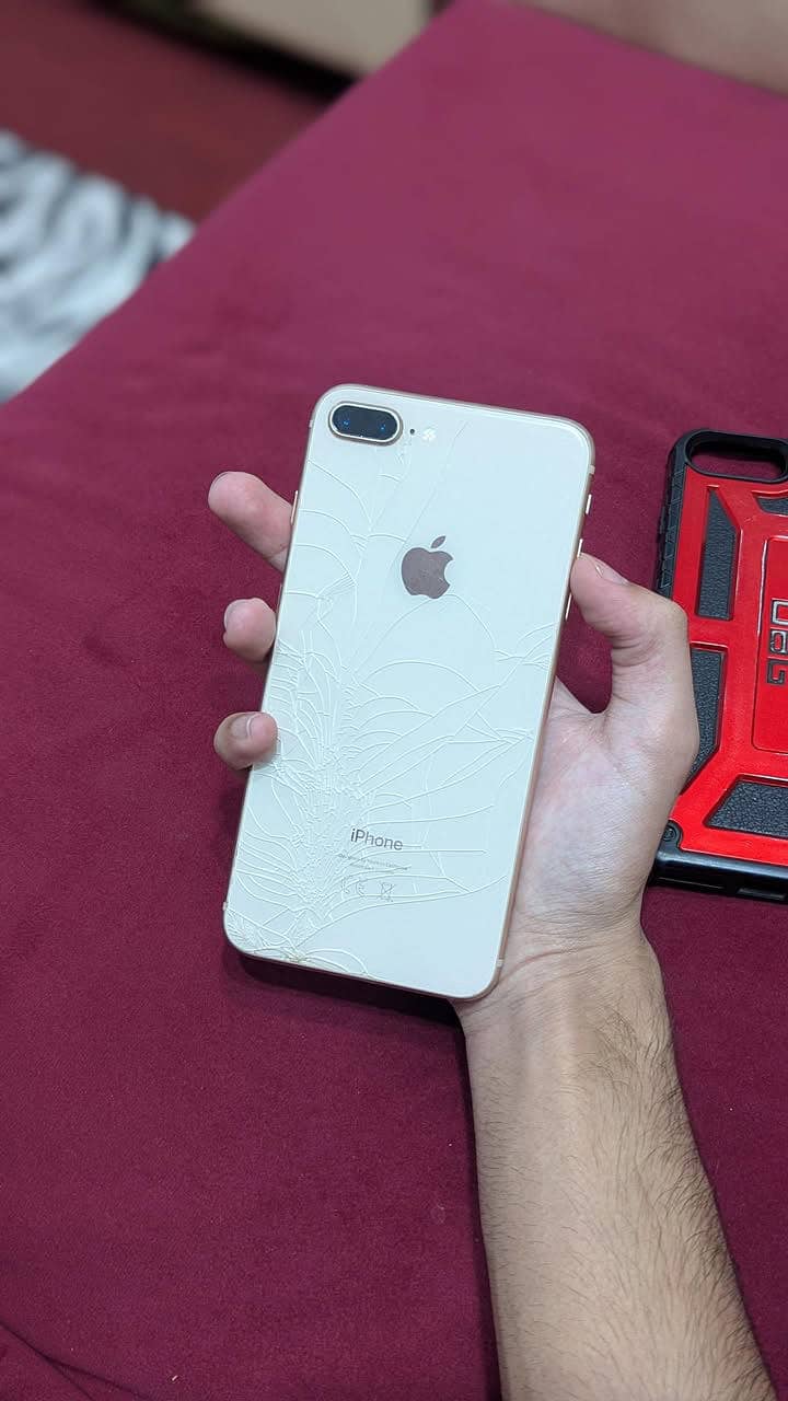 Apple iPhone 8 Plus 3