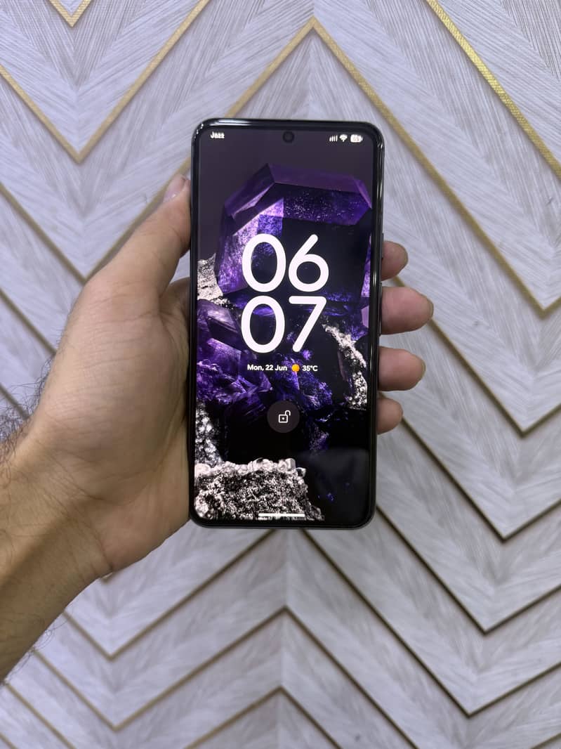 Google Pixel 8 4