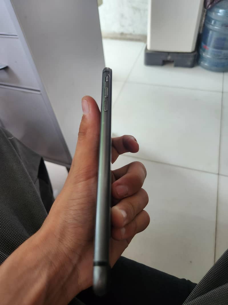 Apple iPhone 8 Plus 3