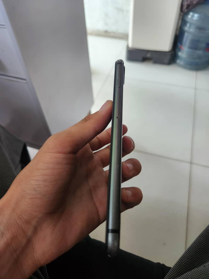 Apple iPhone 8 Plus 1