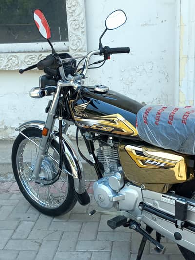 CG Honda 125 2026 Model self start gold special edition