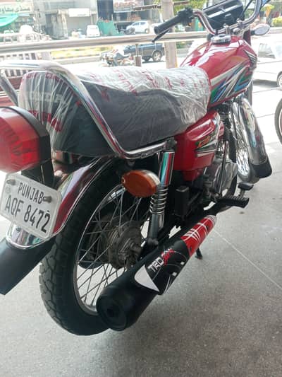 2023 model first owner bike khari rhi ha abhi ma na apnay name kraya