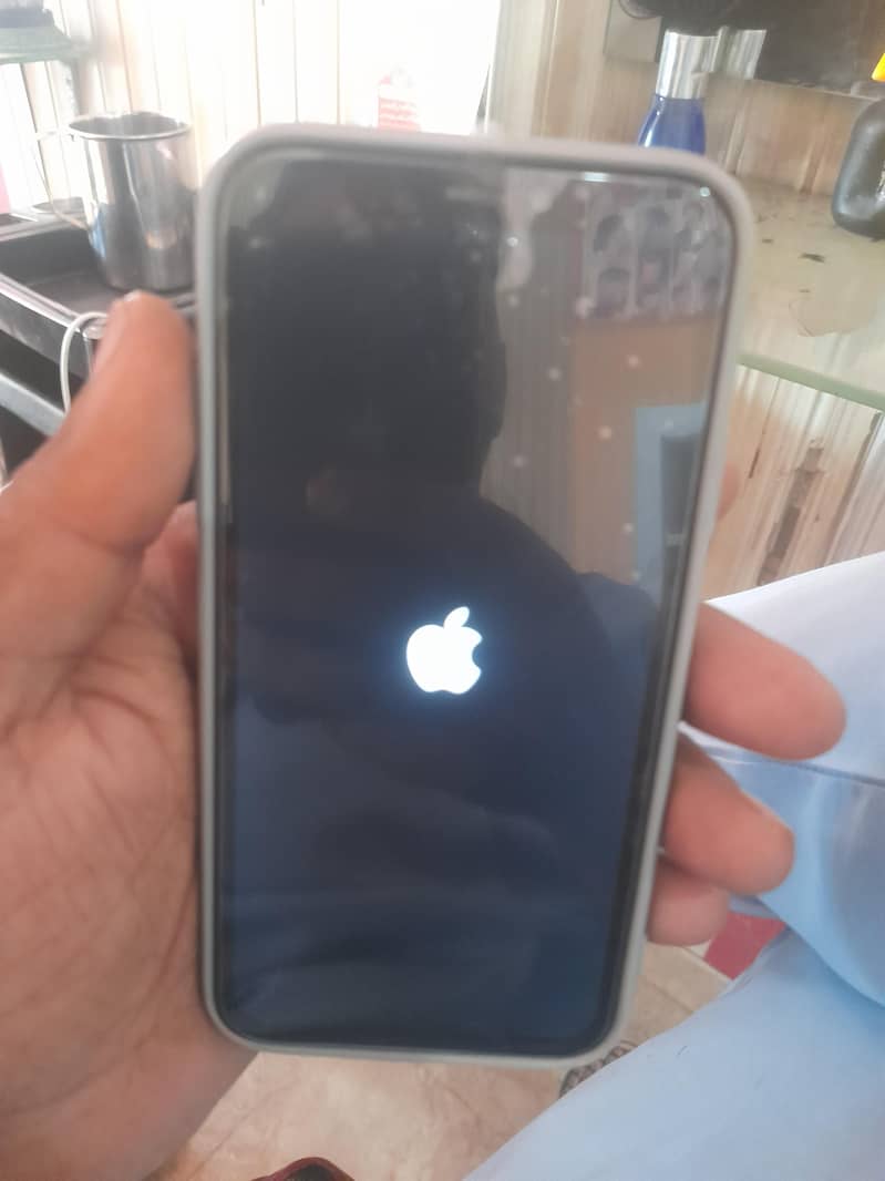 Apple iPhone X 4