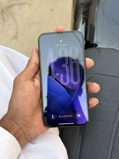 Apple iPhone 13