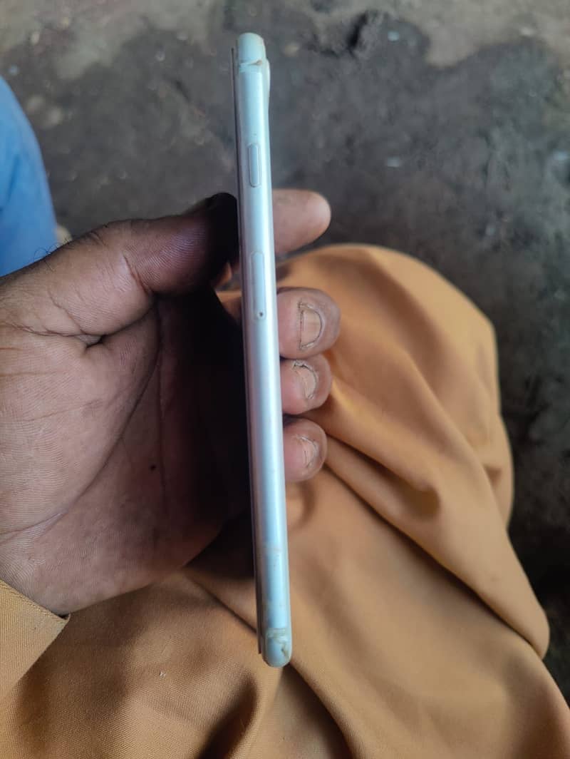 Apple iPhone 8 Plus 1