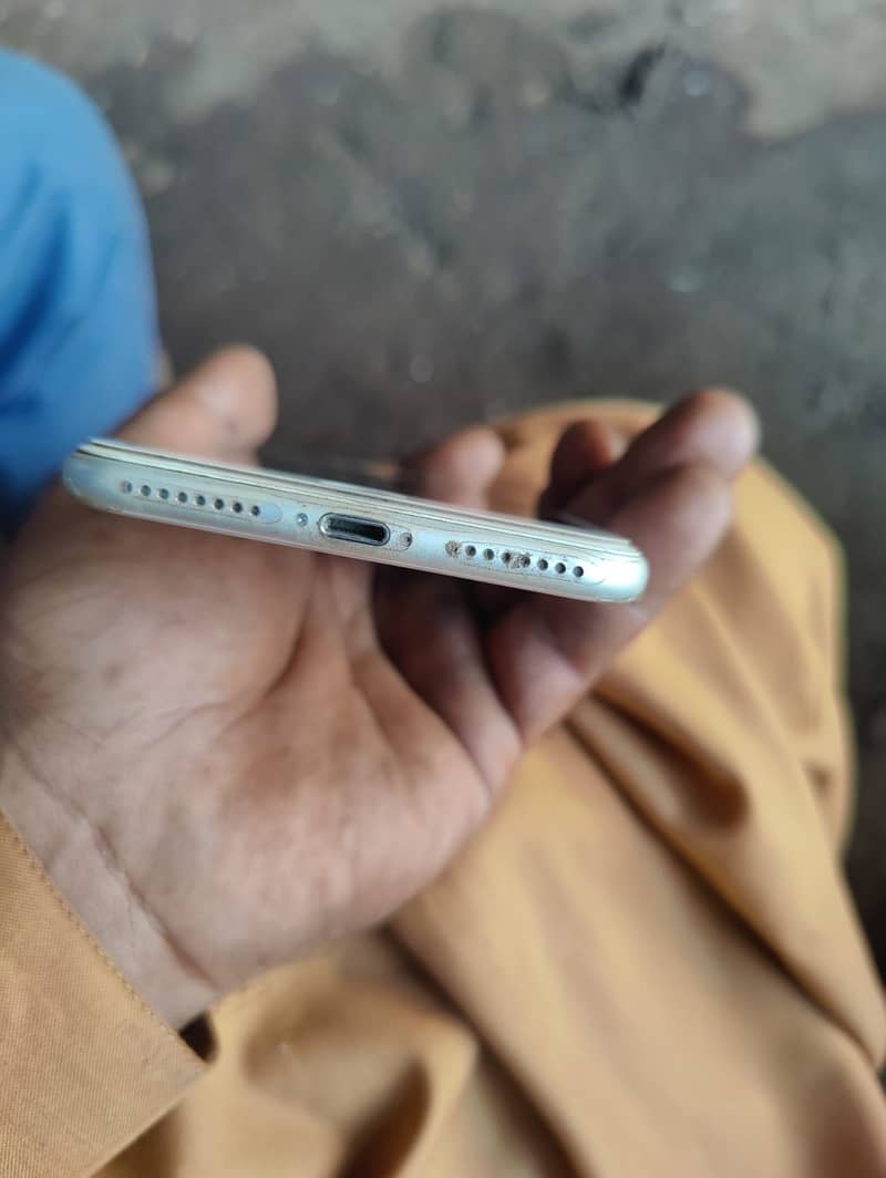 Apple iPhone 8 Plus 3