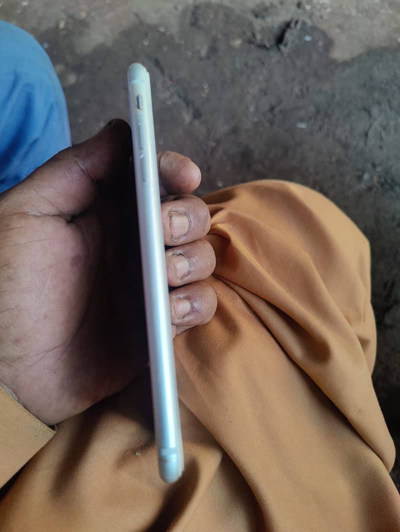 Apple iPhone 8 Plus 4