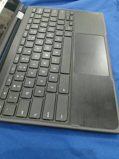 Lenovo 300e Chromebook 2nd gen / 4GB ram/ 32 storage/ foldable touch