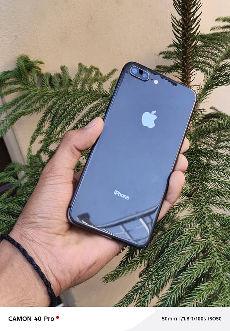 Apple iPhone 8 Plus 0