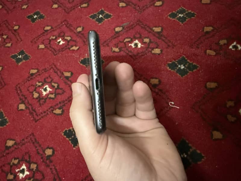 Apple iPhone 8 Plus 3