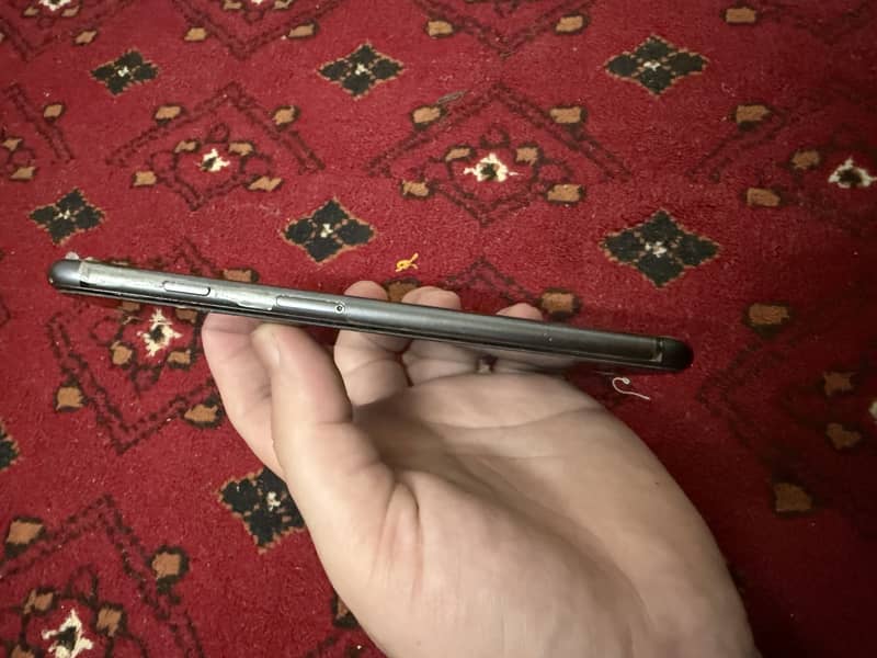 Apple iPhone 8 Plus 4
