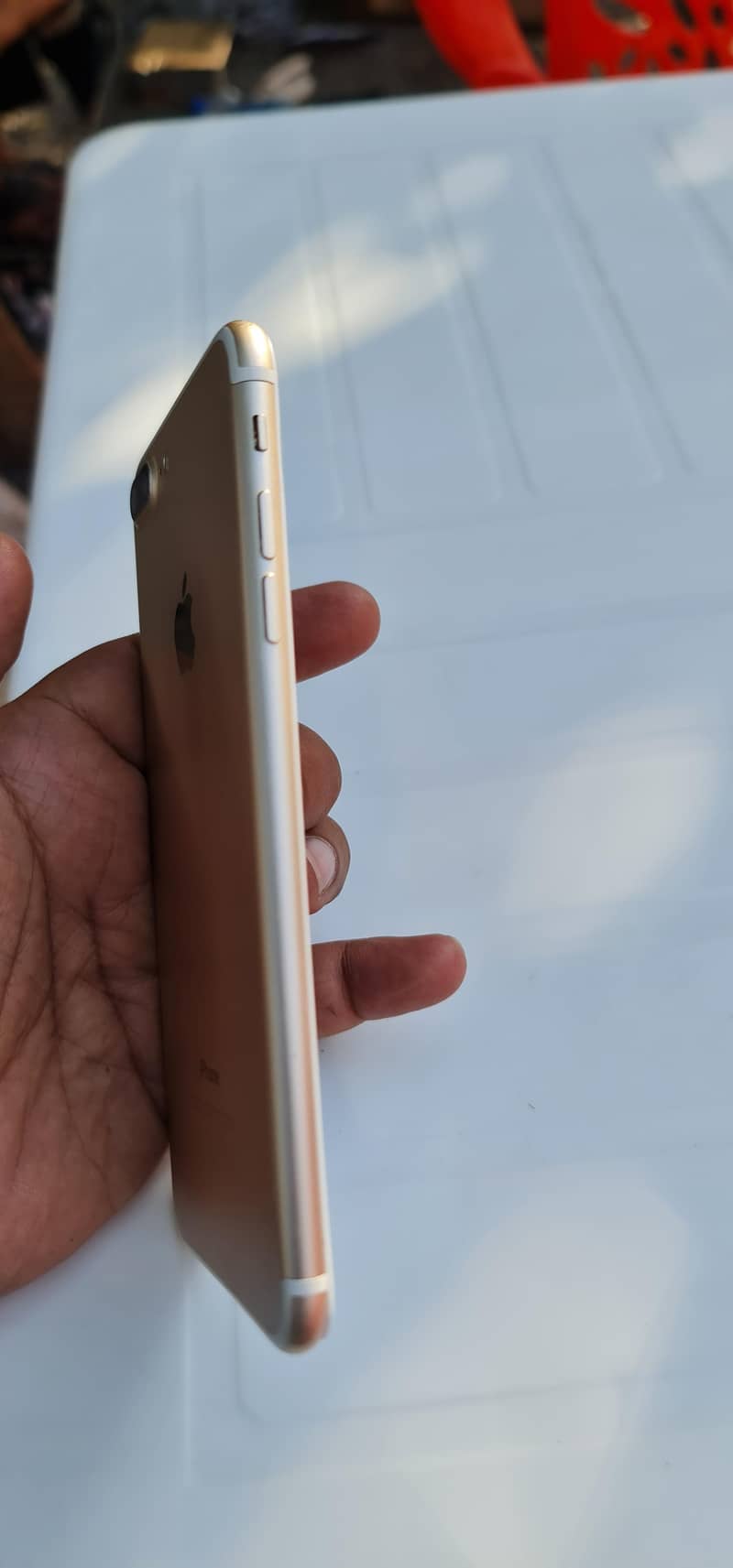 Apple iPhone 7 Plus 2