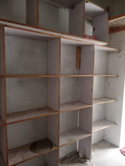 shop racking condition good suitable for cloth Crokery karayana locat