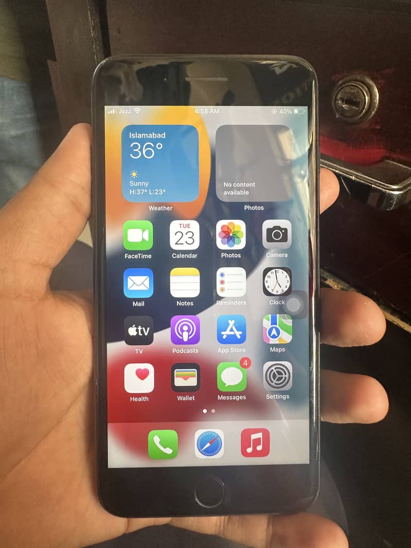 Apple iPhone 7 Plus 1
