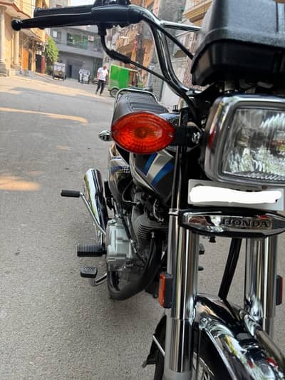 Honda 125 new black