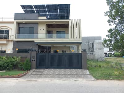 Beautiful, Spacious & Well-Maintained House For Rent (Upper Portion)