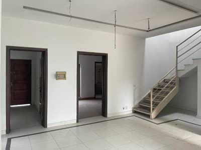 6 MARLA DOUBLE STORY HOUSE AVAILABLE FOR RENT