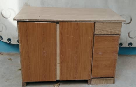 Wooden storage cabinet table - Good condition