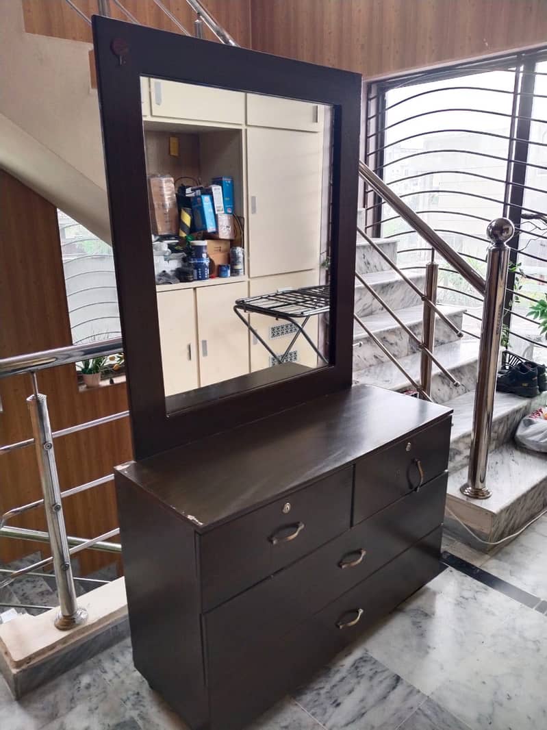 Dressing Table 0