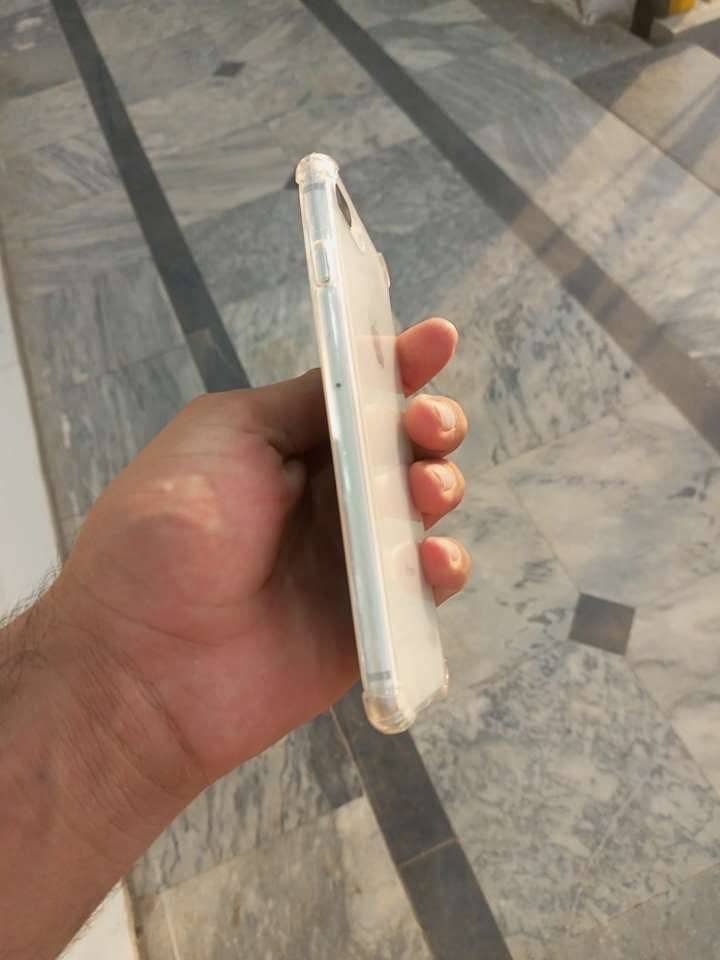 Apple iPhone 8 Plus 1