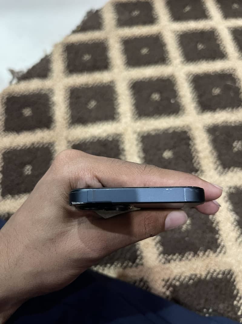 iPhone 13 3