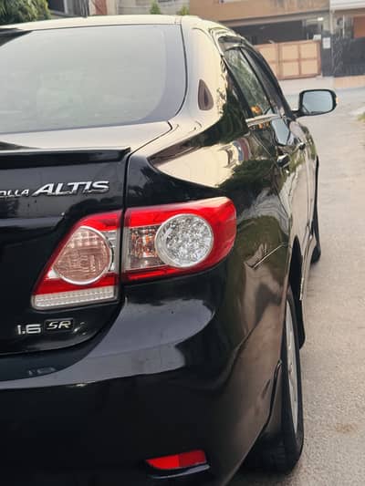 Toyota Corolla Altis 2011