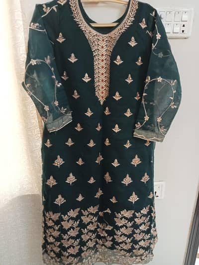 Elegant Dark Green Embroidered 3 Piece Suit with Dupatta!