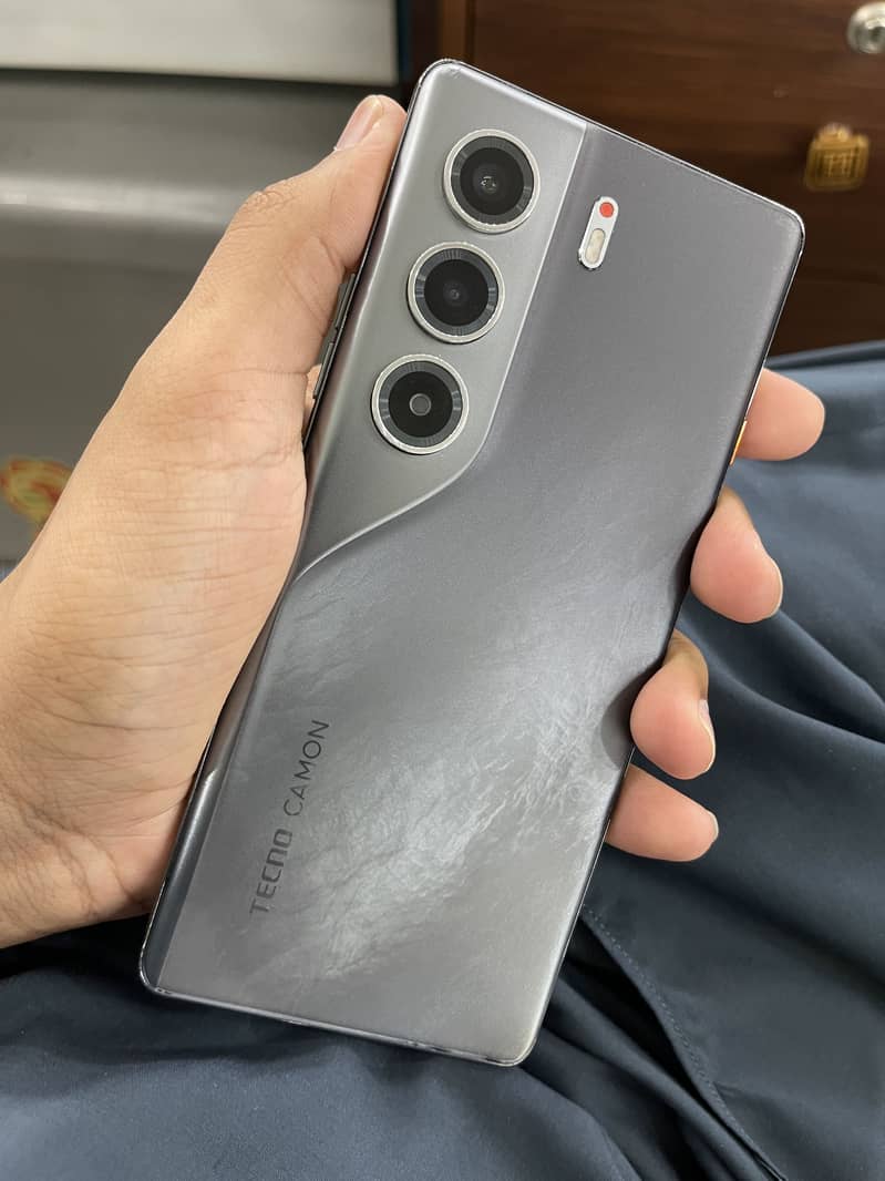 Tecno CAMON 40 Pro 0