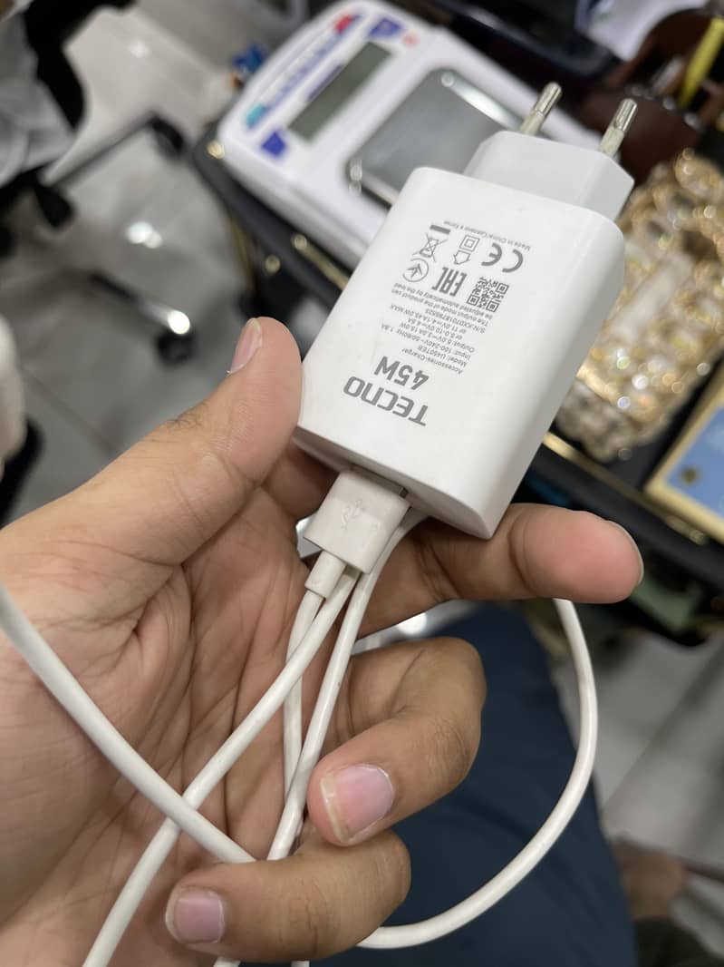 Tecno CAMON 40 Pro 6