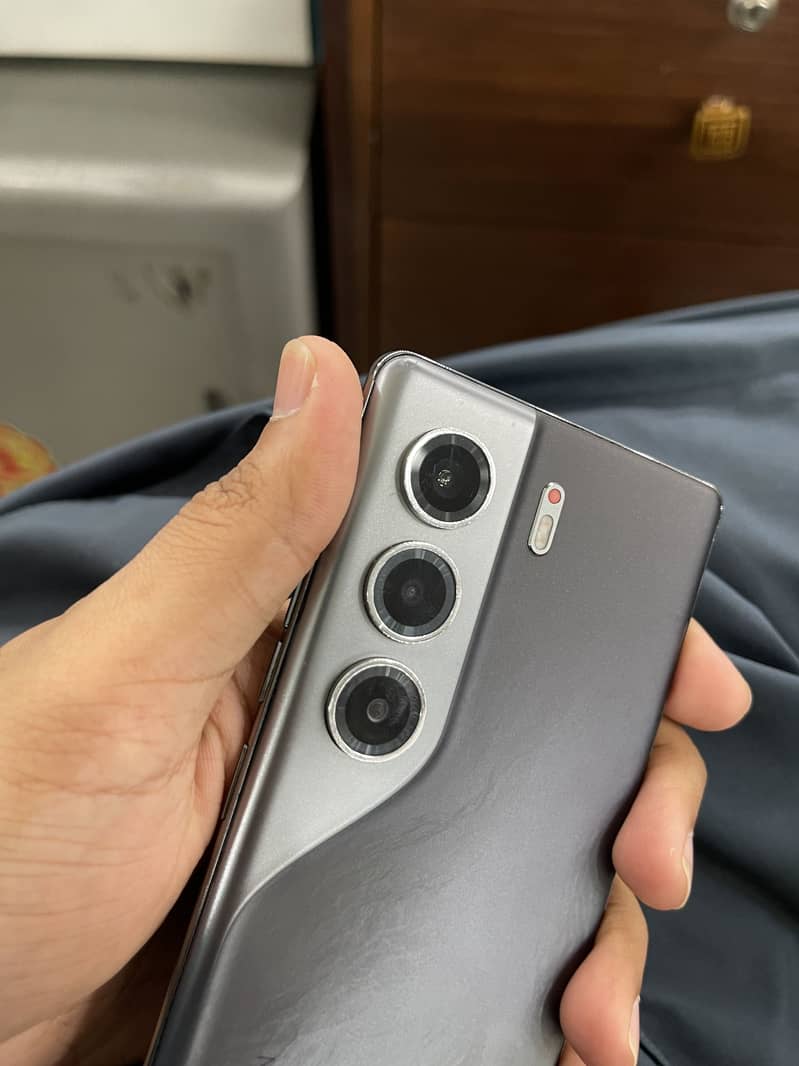 Tecno CAMON 40 Pro 17