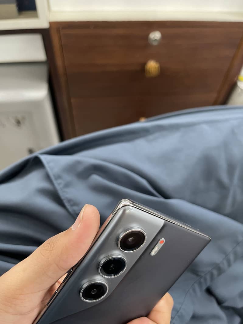 Tecno CAMON 40 Pro 23
