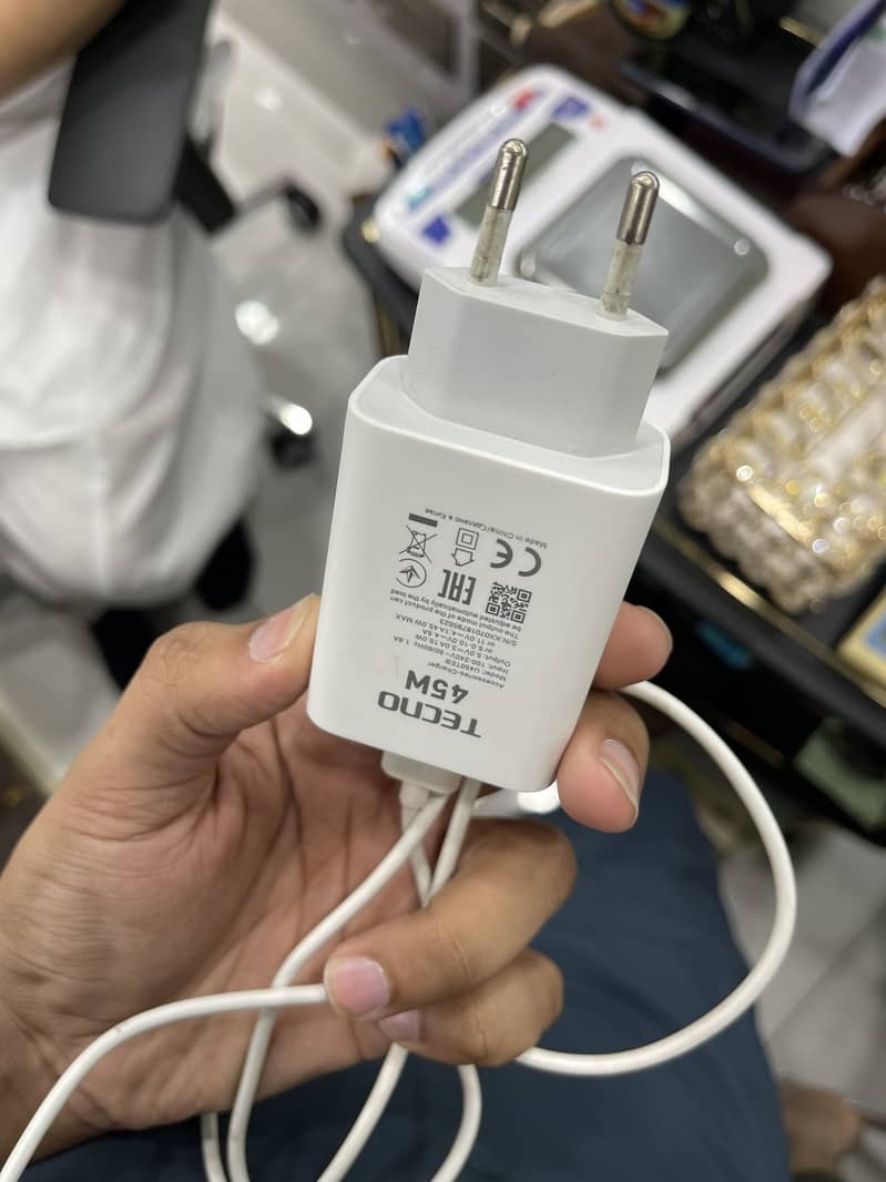 Tecno CAMON 40 Pro 37