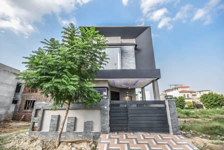 Beautiful 5 Marla Family House for Rent