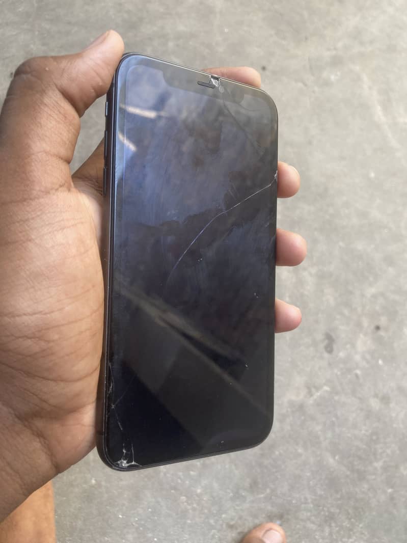 Apple iPhone 11 4