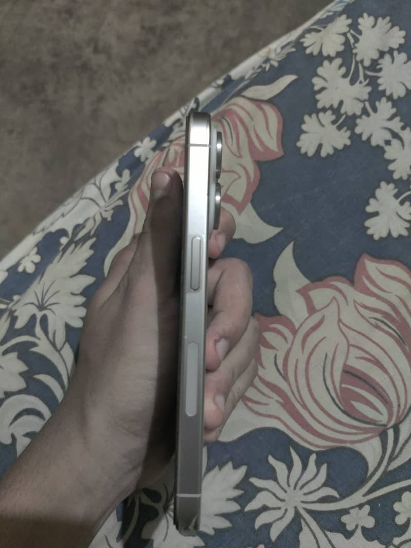 iPhone 15 Pro 3